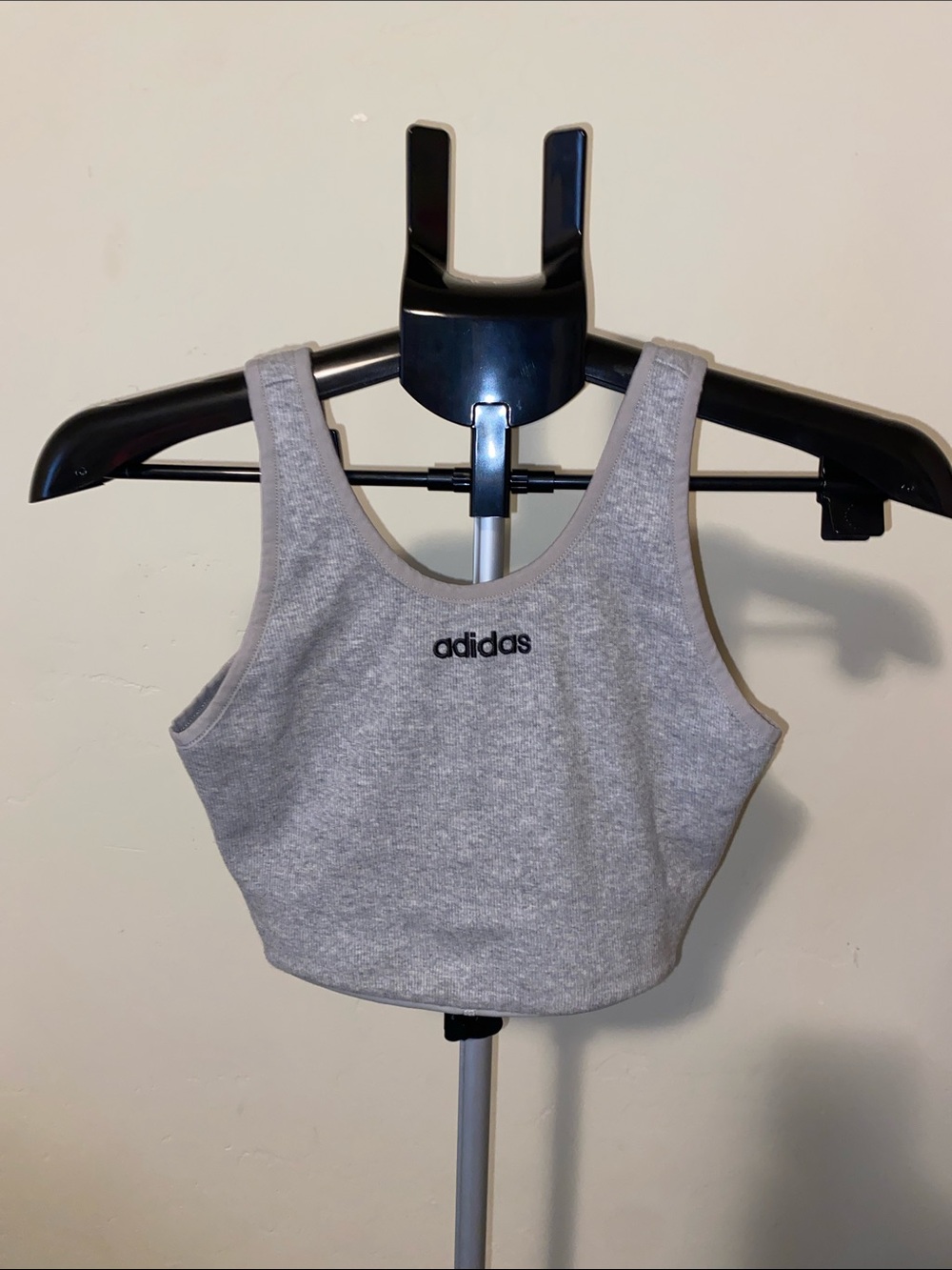LIKE NEW ADIDAS GRAY CROP SPORT BRA SIZE SMALL